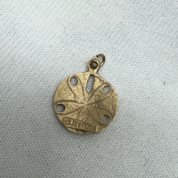 Solid 14K Yellow Gold Sand Dollar Charm Pendant - Picture 3 of 7